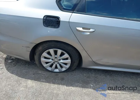 2013 Volkswagen Passat 2.5L S z USA, uszkodzony, nr VIN 1VWAP7A36DC066412